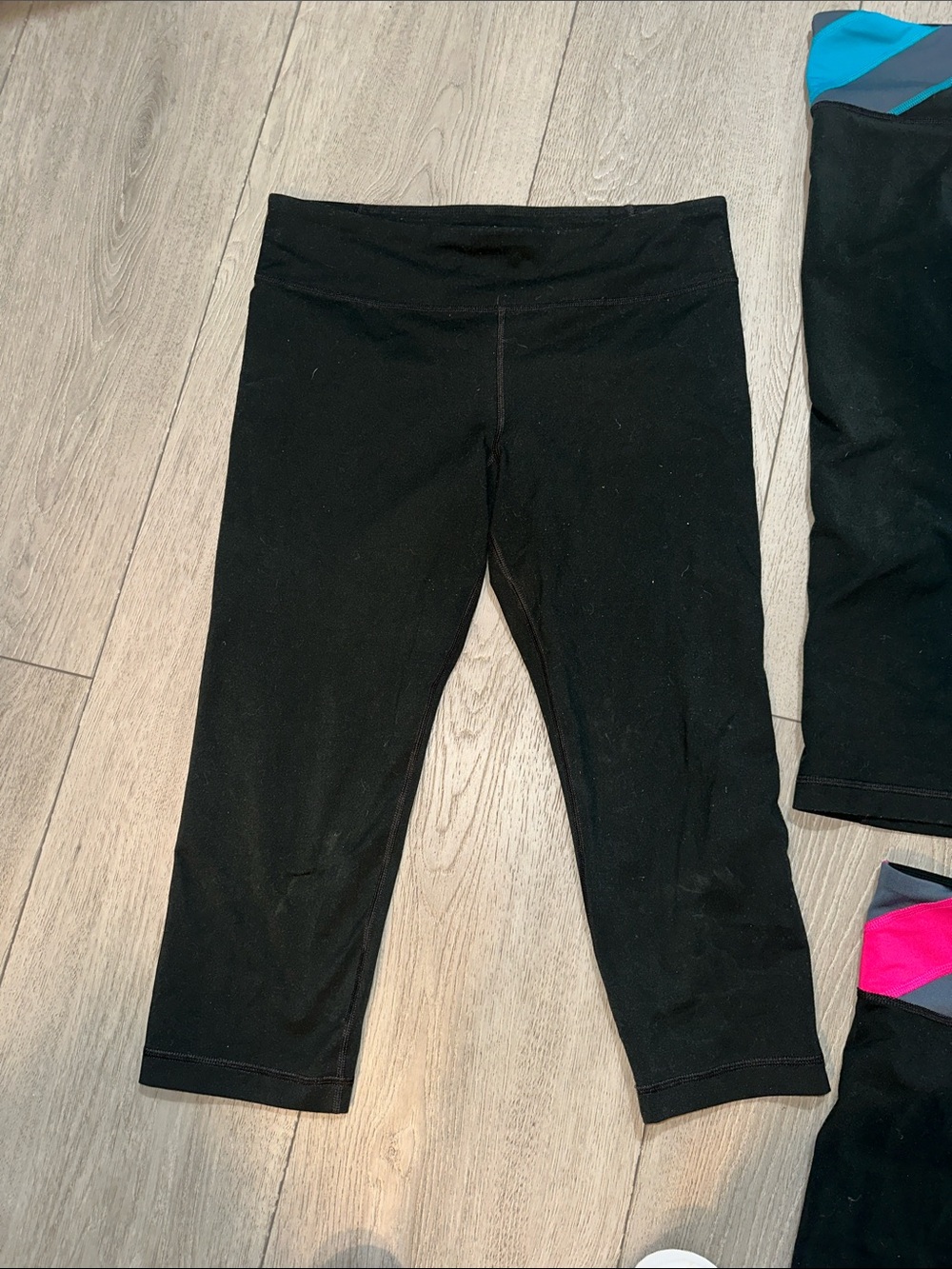 Under amour Black Active Leggings pink, teal and black size medium (3) - Picture 3 of 9